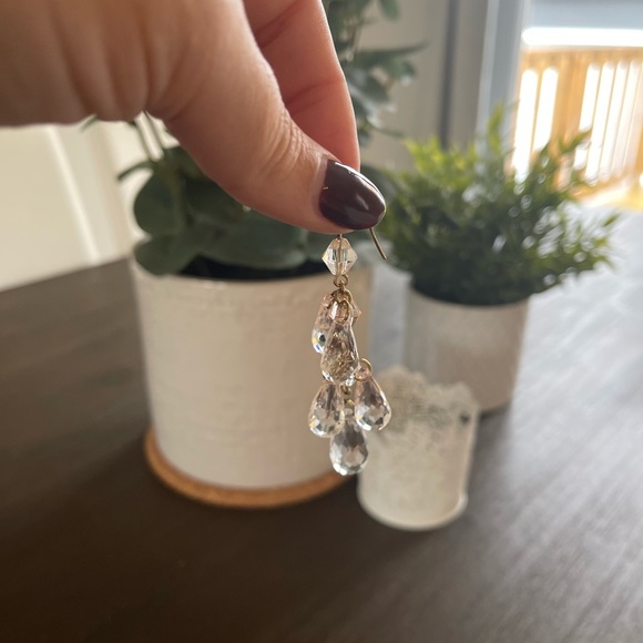 Light pink chandellier earrings. - Picture 3 of 3